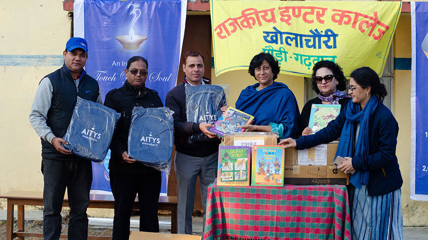 More than 100 books in Hindi & English were given in GIC Kholachuri &  Dondal